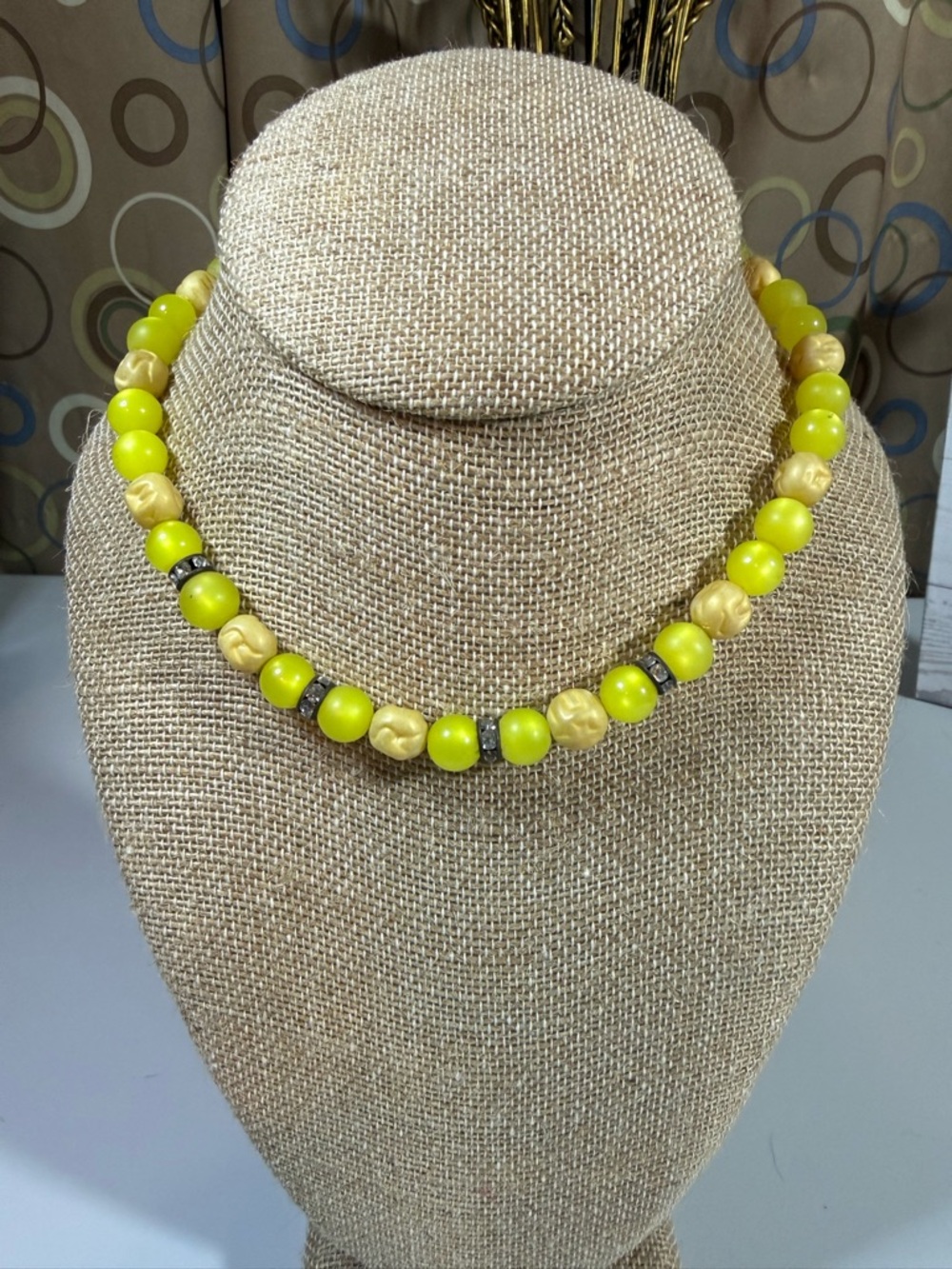 Vintage 1940s-50s Yellow Beaded Women's Necklace - Brand V4